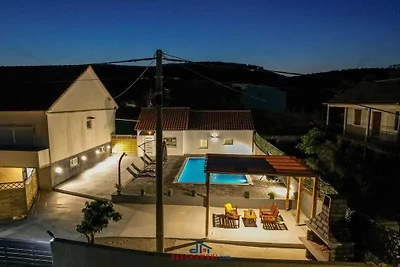 Villa in Glavica mit Schwimmbecken