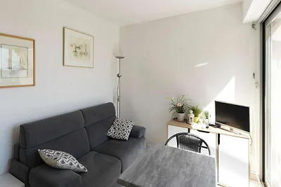 Tranquil apartment in Agde near beach