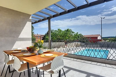 Villa in Pomer mit Schwimmbecken