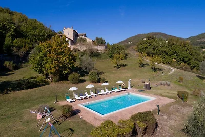 Appartamento in casale con piscina