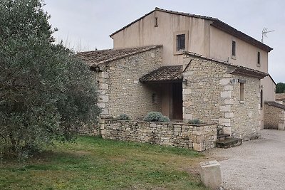 Einfaches Ferienhaus in Orgon mit Schwimmbad