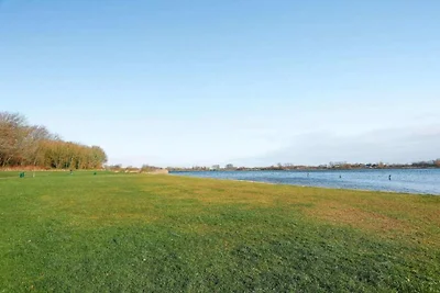 Familienhaus in der Nähe von See, Strand und...
