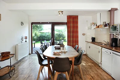 Komfortable Wohnung mit Blick auf Obstgärten