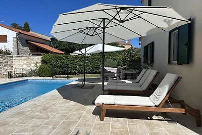 Neue Villa ELMASO****