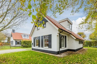 Villa in landhuisstijl met afwasmachine 2km v...