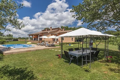 Villa in Tinjan with swimming pool
