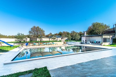 Freistehende Villa mit privatem Pool, überdac...