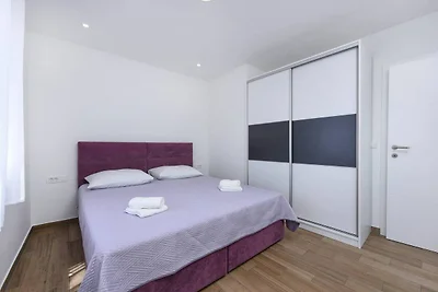 Villa mit Meerblick in Strandnähe in...