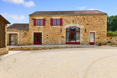 Maestosa casa vacanze con piscina