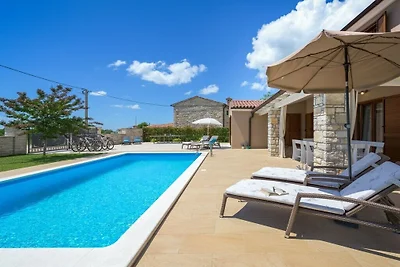 Villa in Tinjan met zwembad