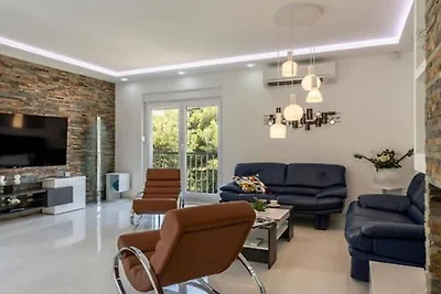 Modern & Stylish Villa with Private Pool - Fo...