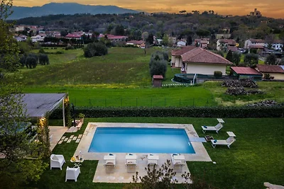 Boerderij in Lucca met zwembad en jacuzzi
