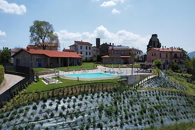 Spazioso appartamento, Poppi con piscina in...
