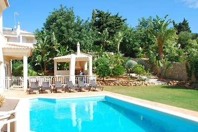 Luxuriöse Villa mit privatem Pool