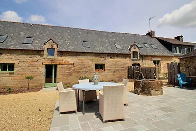 Schönes Ferienhaus in Neulliac