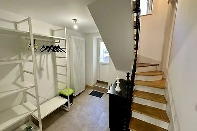 Sanctuaire luxuriant près de la forêt