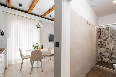 Appartement met ייn slaapkamer en balkon