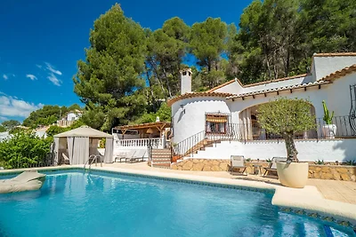 Villa con giardino e piscina privata ad...