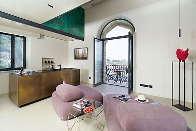 Sea-view apartment in Taormina with bubble...
