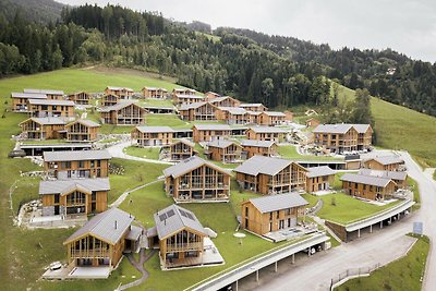 Chalet mit warmem Pool auf der Terrasse