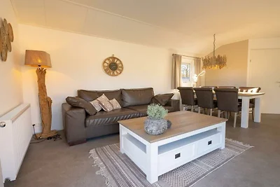Ferienhaus in Biddinghuizen mit Terrasse