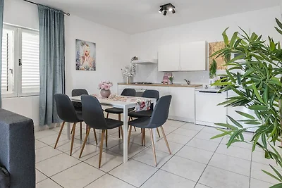 Apartments Villa Mavi, Novalja, ground floor