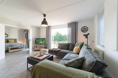 Geräumiges Ferienhaus mit Sauna in Strandnähe