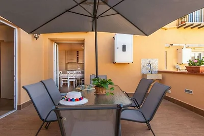 Kalsa apartment with terrace