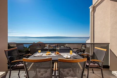 Villa in Dramalj mit Meeresstrand