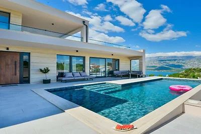 Villa in Vinjerac mit Schwimmbecken