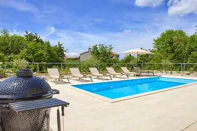 Adria mit beheiztem Pool