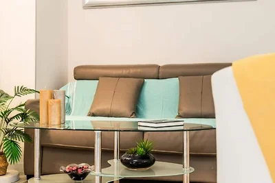 Apartment in Palm Beach mit Pool und Garten