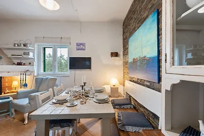 Mooi stenen huis in Vrana midden in de natuur