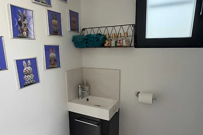 Villa met zwembad en jacuzzi nabij Châteauneu...