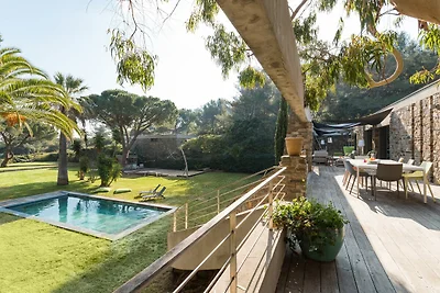 Elegante villa met uitzicht op de baai van...
