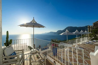 Villa a Praiano con vista sul mare di Capri