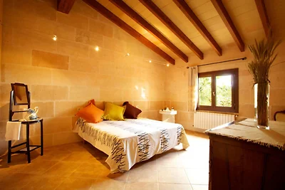 Moderna casa di campagna con piscina