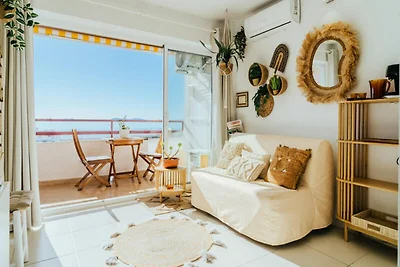 Appartamento con terrazza sul mare e piscina