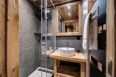 Komplett renovierte Wohnung am Fuße der...