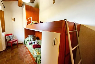 Bellissima villa in pietra sulle colline