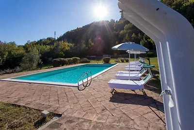 Wohnung in den Hügeln mit Pool