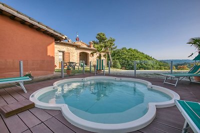 Traumhafte Villa in Sant'Angelo in Vado mit...