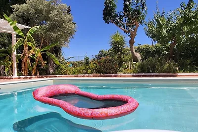 Villa in Nikiti mit Schwimmbecken