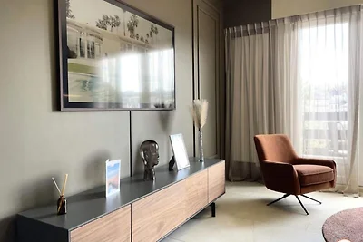 Elegante balcone vista aperta con posto auto