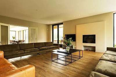 Villa mit beheiztem Pool und Sauna