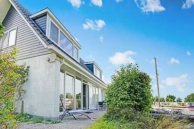 Casa vacanze sul lungomare con pontile