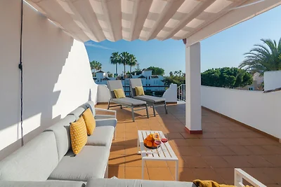 Beachside Penthouse with Rooftop Terrace &...