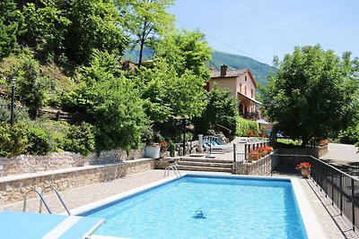 Moderne Villa mit Swimmingpool in Piobbico