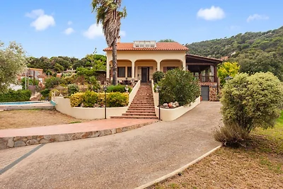 Moderne Villa in Tordera mit privatem Pool
