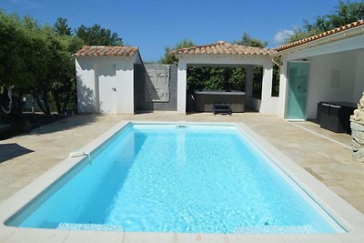 Ferienhaus mit großem Garten und Swimmingpool